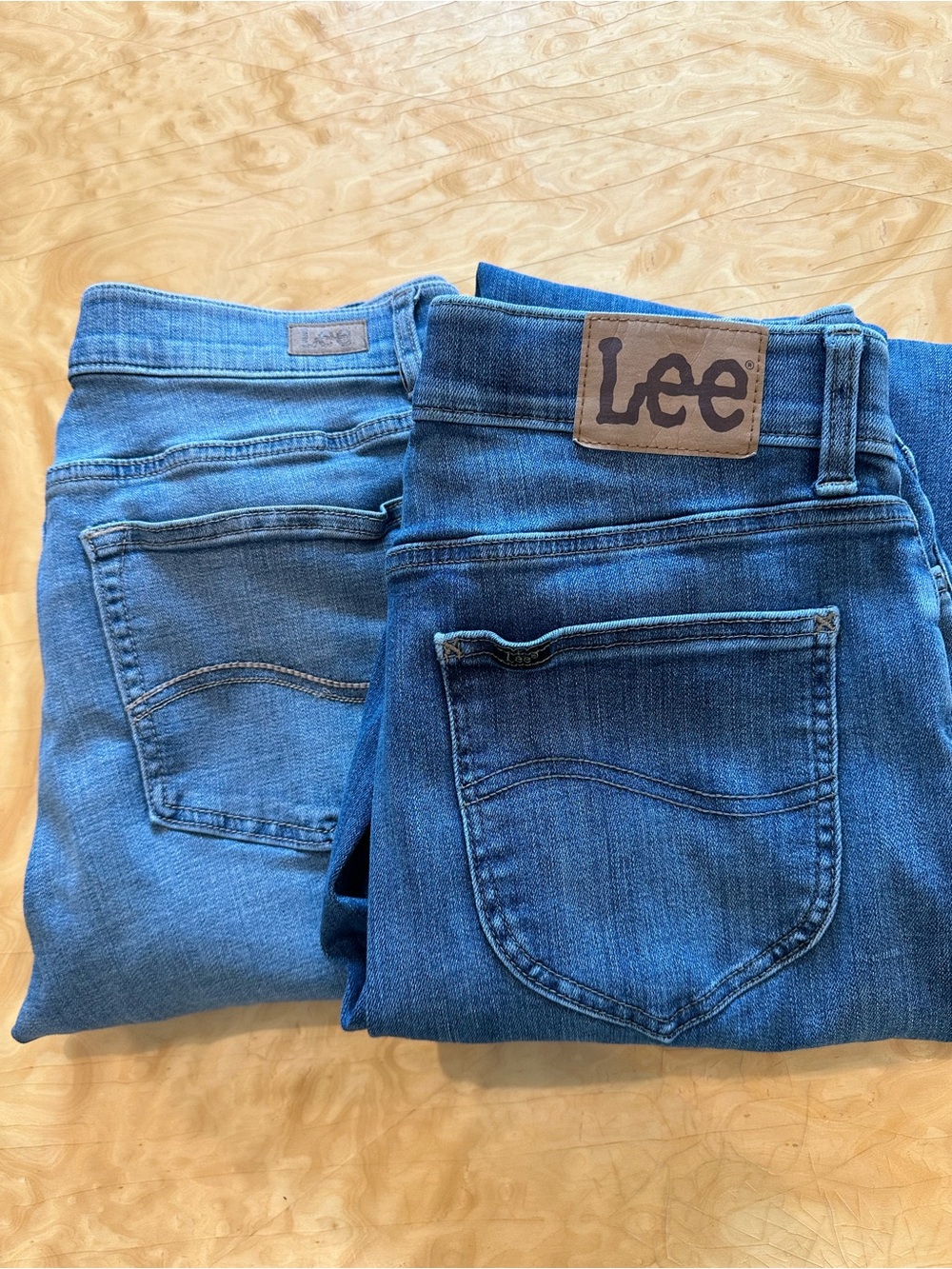 2 PAIRS LEE Classic Blue Denim Jeans one light blue & Darker blue denim 14 SHORT